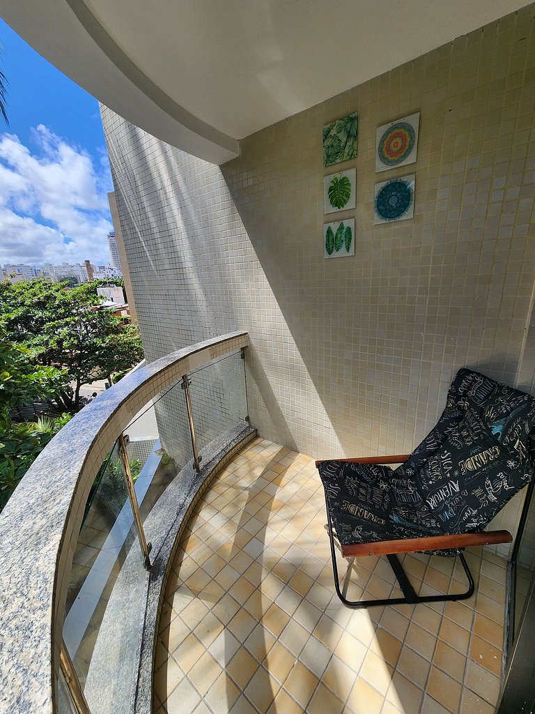 Prédio à beira-mar, no bairro do Rio Vermelho.