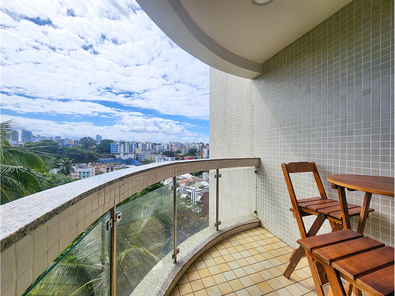 Prédio à beira-mar, no bairro do Rio Vermelho.