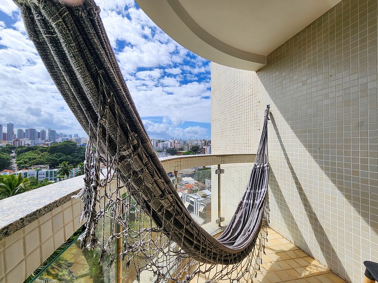 Prédio à beira-mar, no bairro do Rio Vermelho.